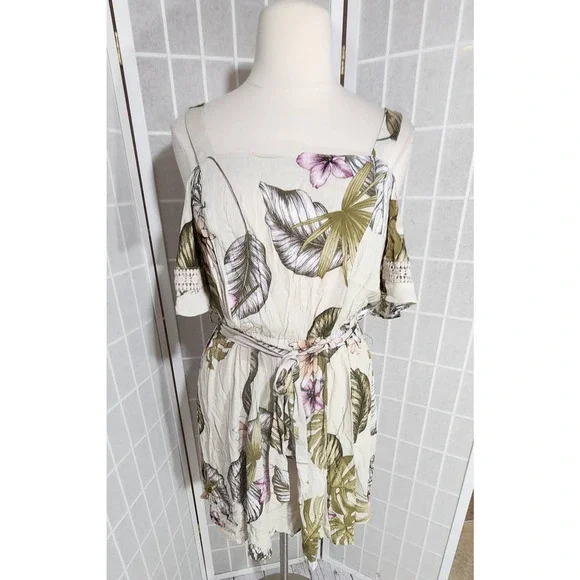 Size: 16 / S - NWT City Chic Women Cold Shoulder Floral Playsuit Romper Plus - Picture 3 of 5